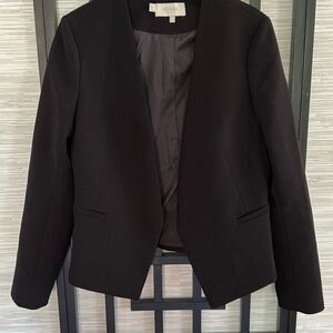 St. John silky beige sleeveless  top. Size M